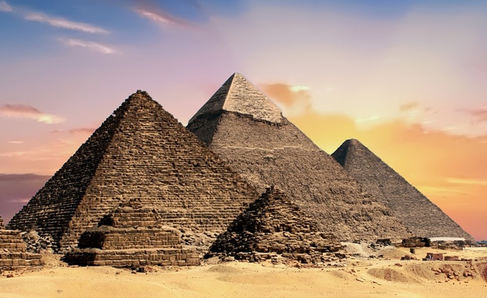 Egypte Egypt Piramides Pyramids (Pixabay, TheDigitalArtist).jpg